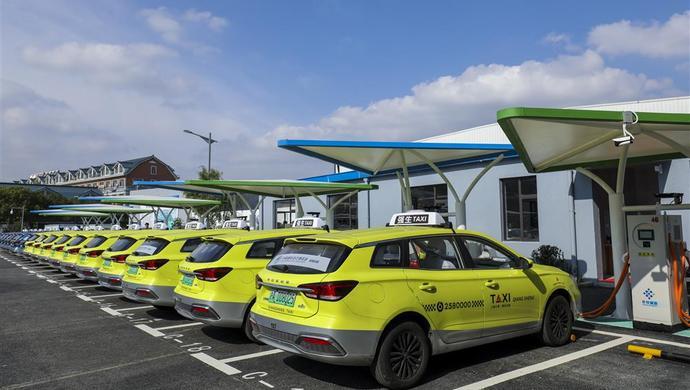 追踪缓解新能源出租车充电难申城将建成5个枢纽充电站和15个补电站